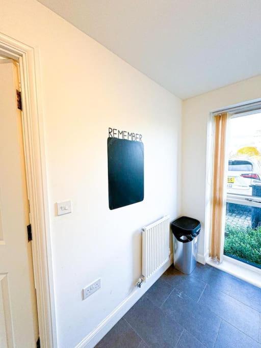 Contractors, Families, Tourists & Groups Welcome Sleeps Upto 9, Garden, Pet Allowed, Parking Included! Birmingham Exterior foto