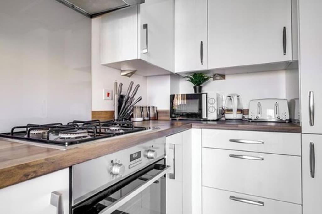 Contractors, Families, Tourists & Groups Welcome Sleeps Upto 9, Garden, Pet Allowed, Parking Included! Birmingham Exterior foto