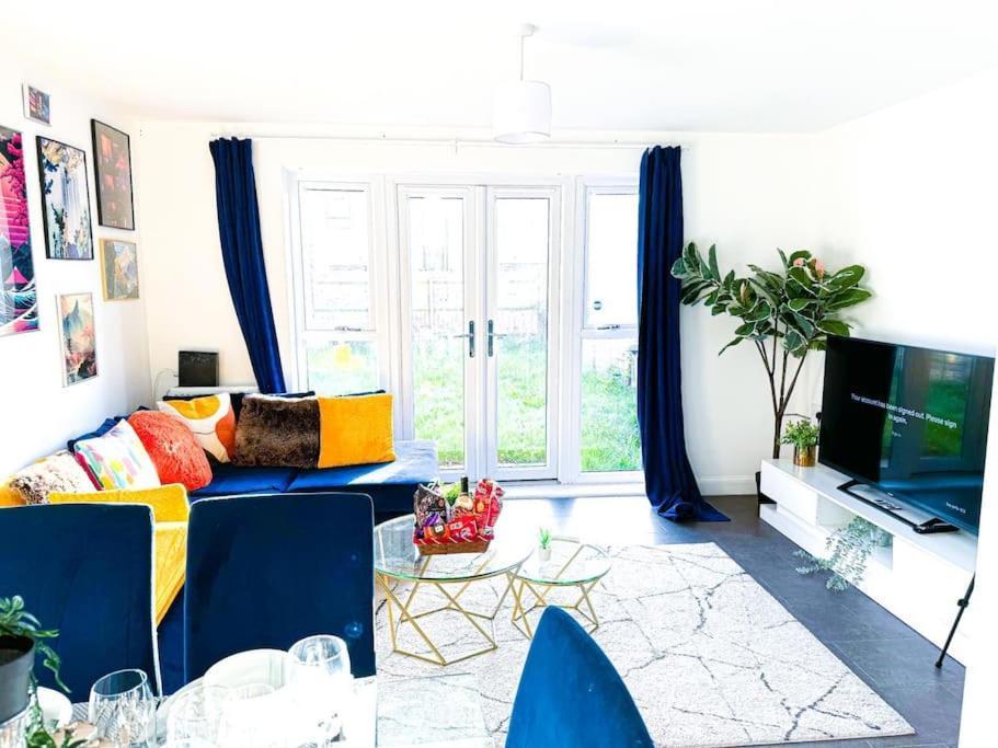 Contractors, Families, Tourists & Groups Welcome Sleeps Upto 9, Garden, Pet Allowed, Parking Included! Birmingham Exterior foto
